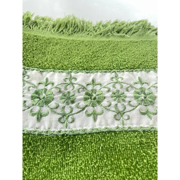 Vintage 80s small bath towel, Kelly green, embroidered, Caldwell Canada - Picture 7 of 8